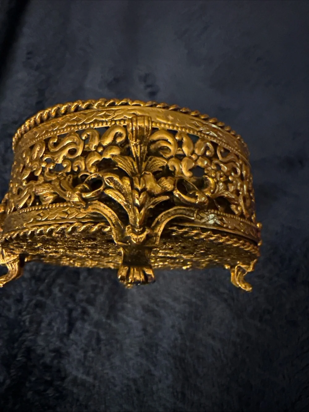 Style built elegant gold